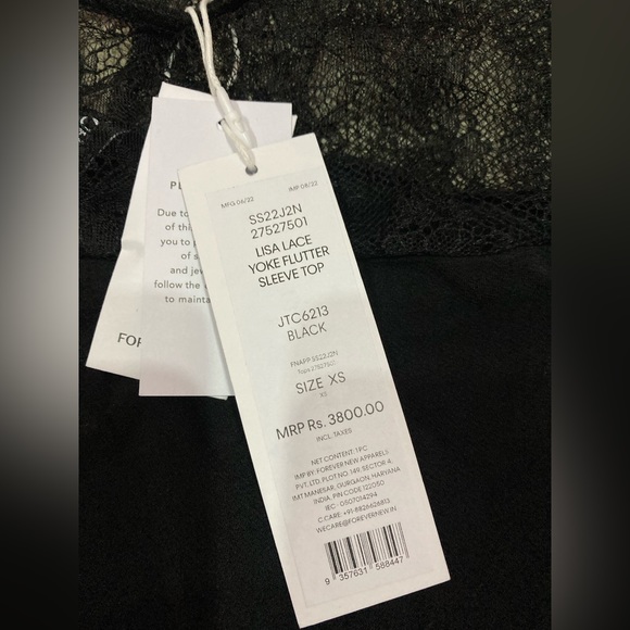 Forever New LISA LACE
YOKE FLUTTER
SLEEVE TOP - Picture 6 of 9